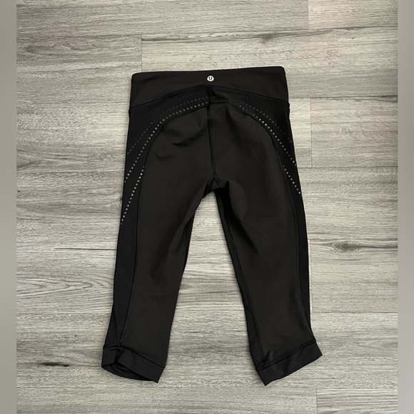 Lululemon Women's Size 4 Run Crop Black Mesh Leggings - Picture 6 of 9